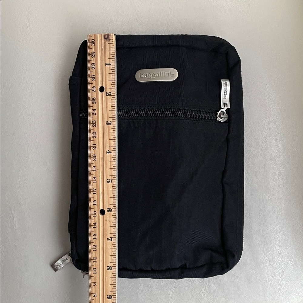 Baggallini Black Crossbody/Belt Bag - Picture 5 of 9